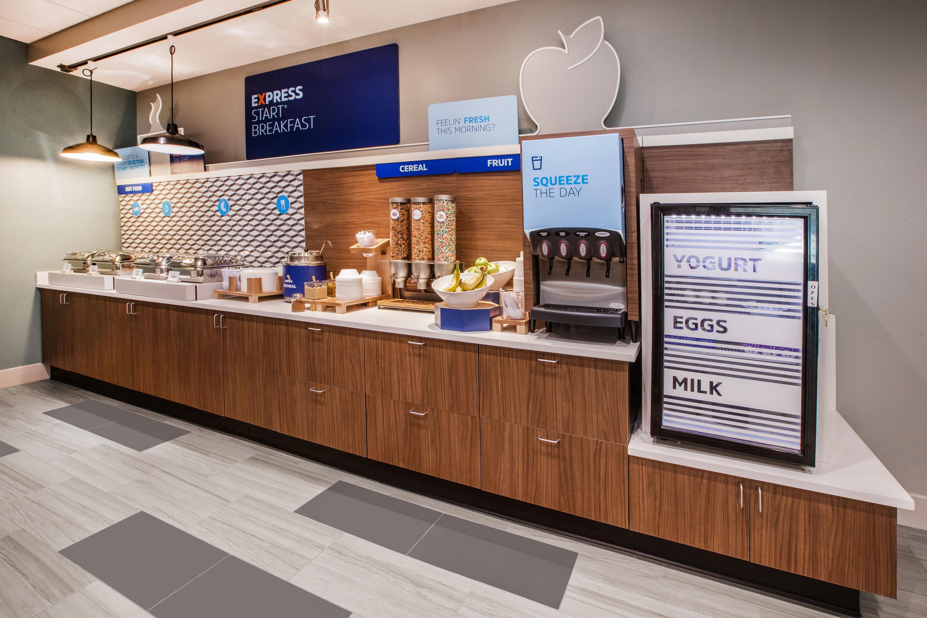Holiday Inn Express Hotel & Suites Belmont By Ihg Exterior photo