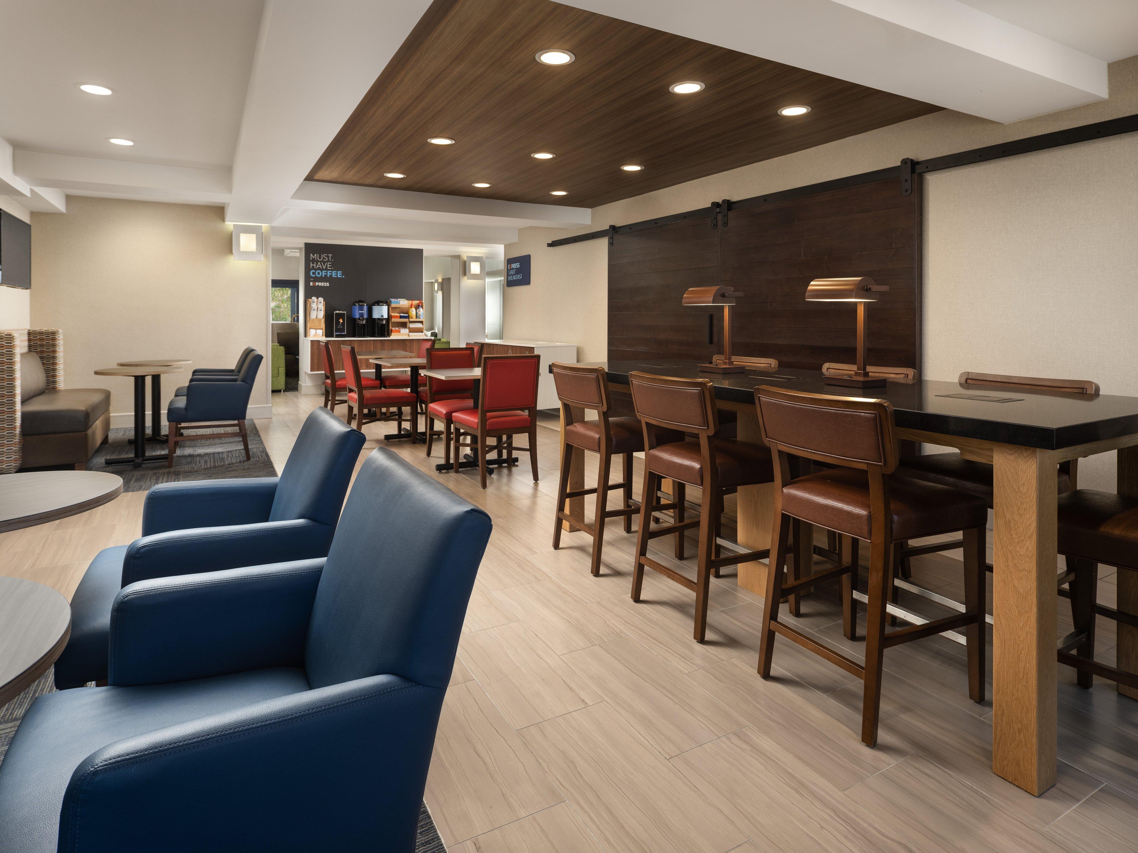 Holiday Inn Express Hotel & Suites Belmont By Ihg Exterior photo