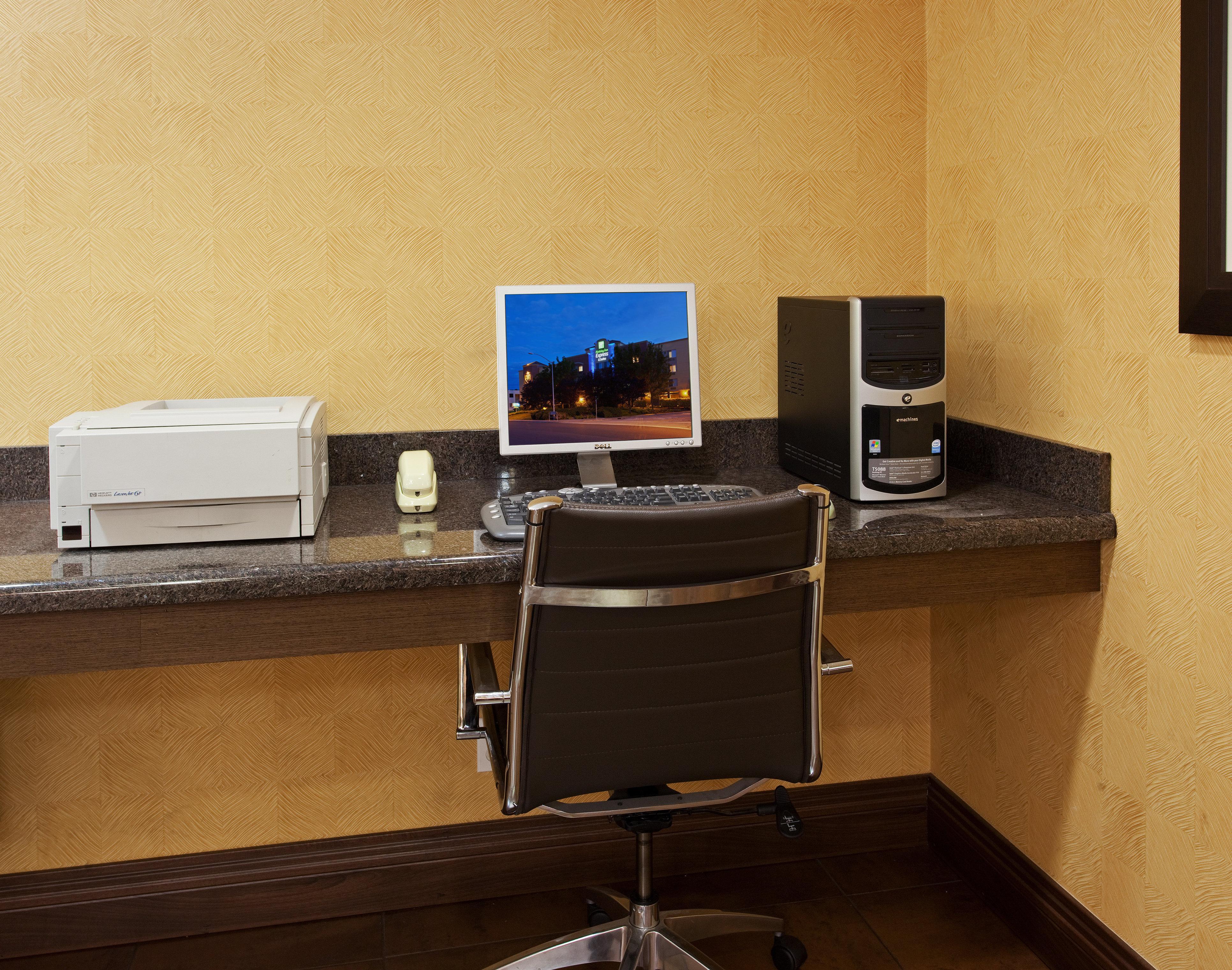 Holiday Inn Express Hotel & Suites Belmont By Ihg Exterior photo