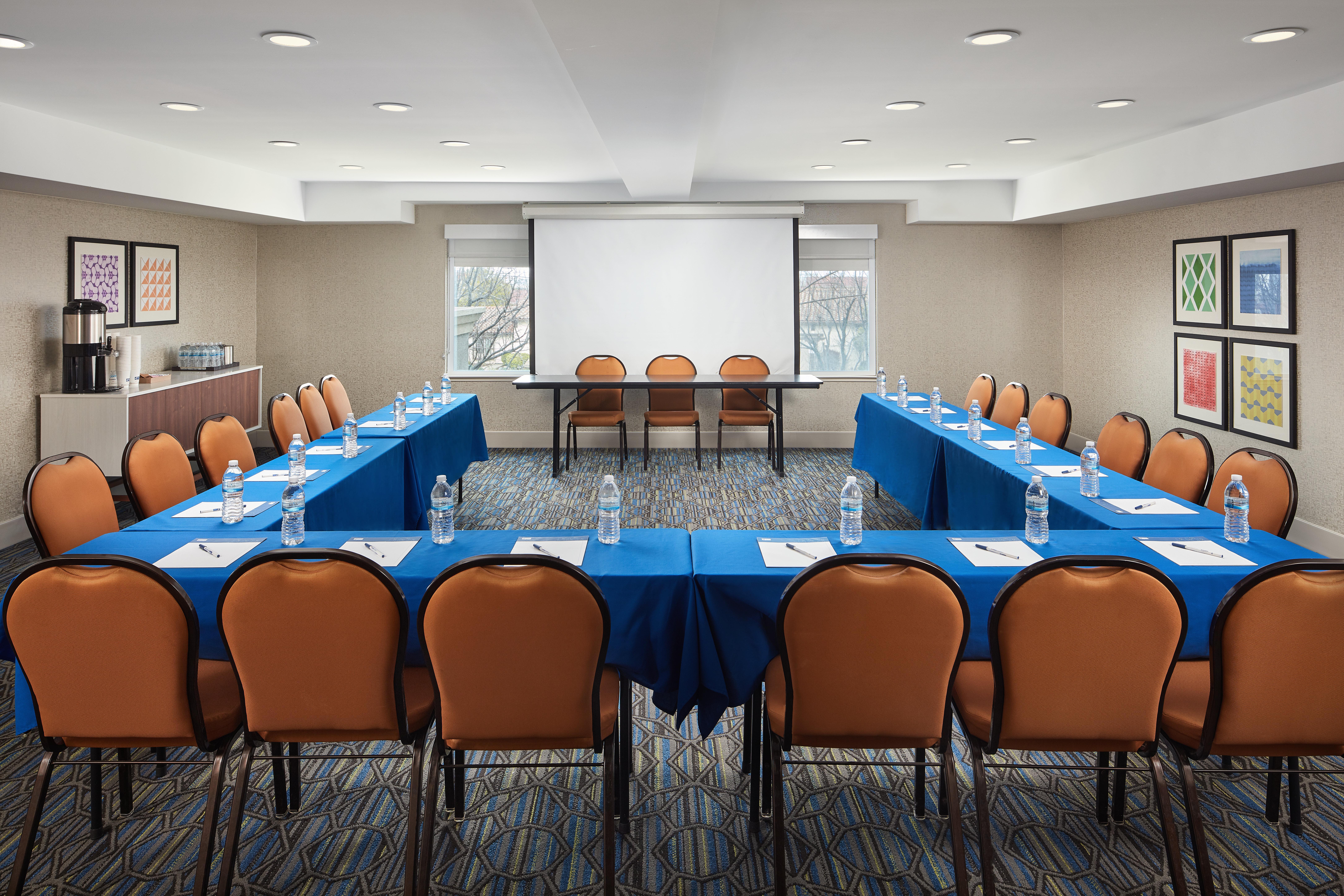 Holiday Inn Express Hotel & Suites Belmont By Ihg Exterior photo
