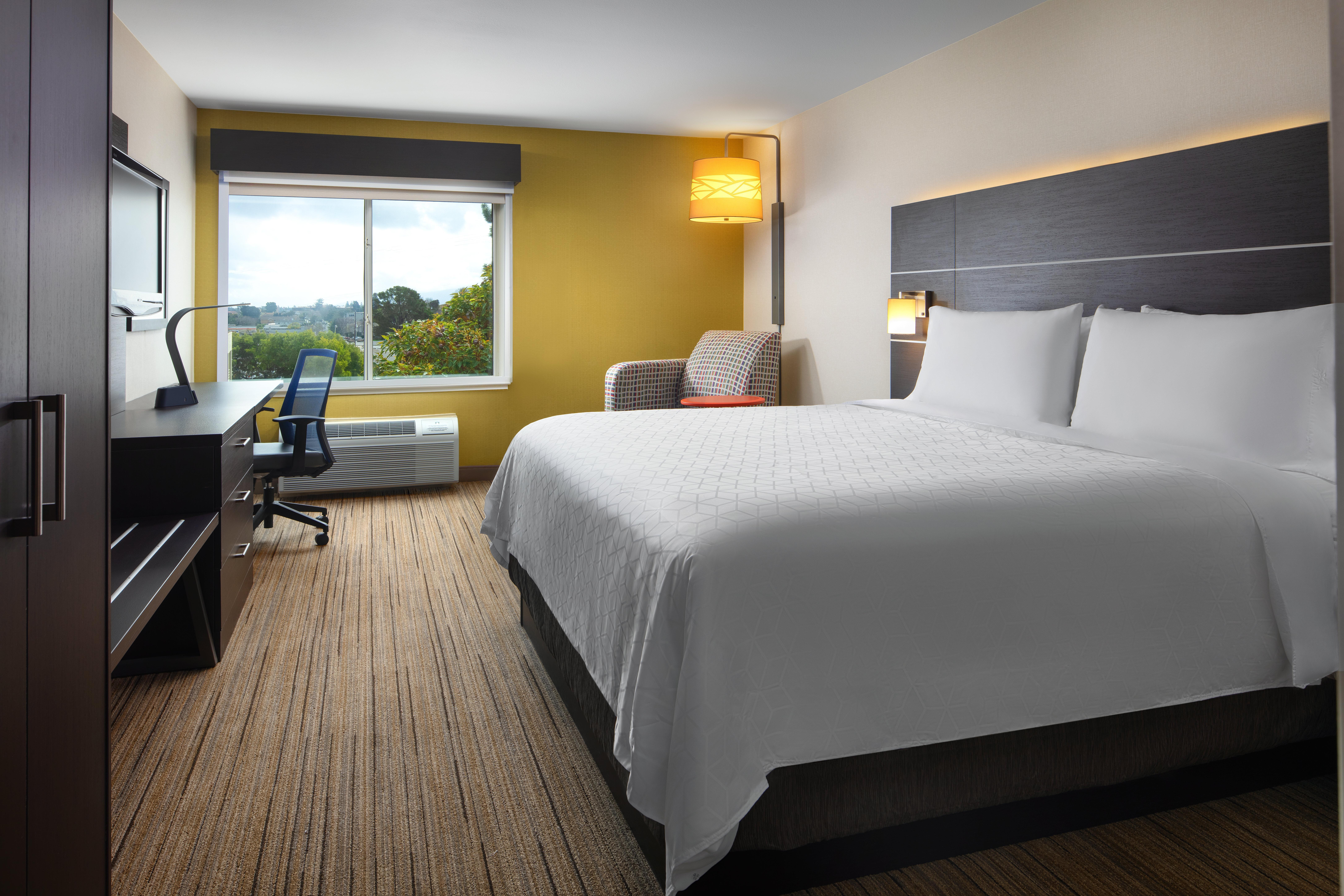 Holiday Inn Express Hotel & Suites Belmont By Ihg Exterior photo