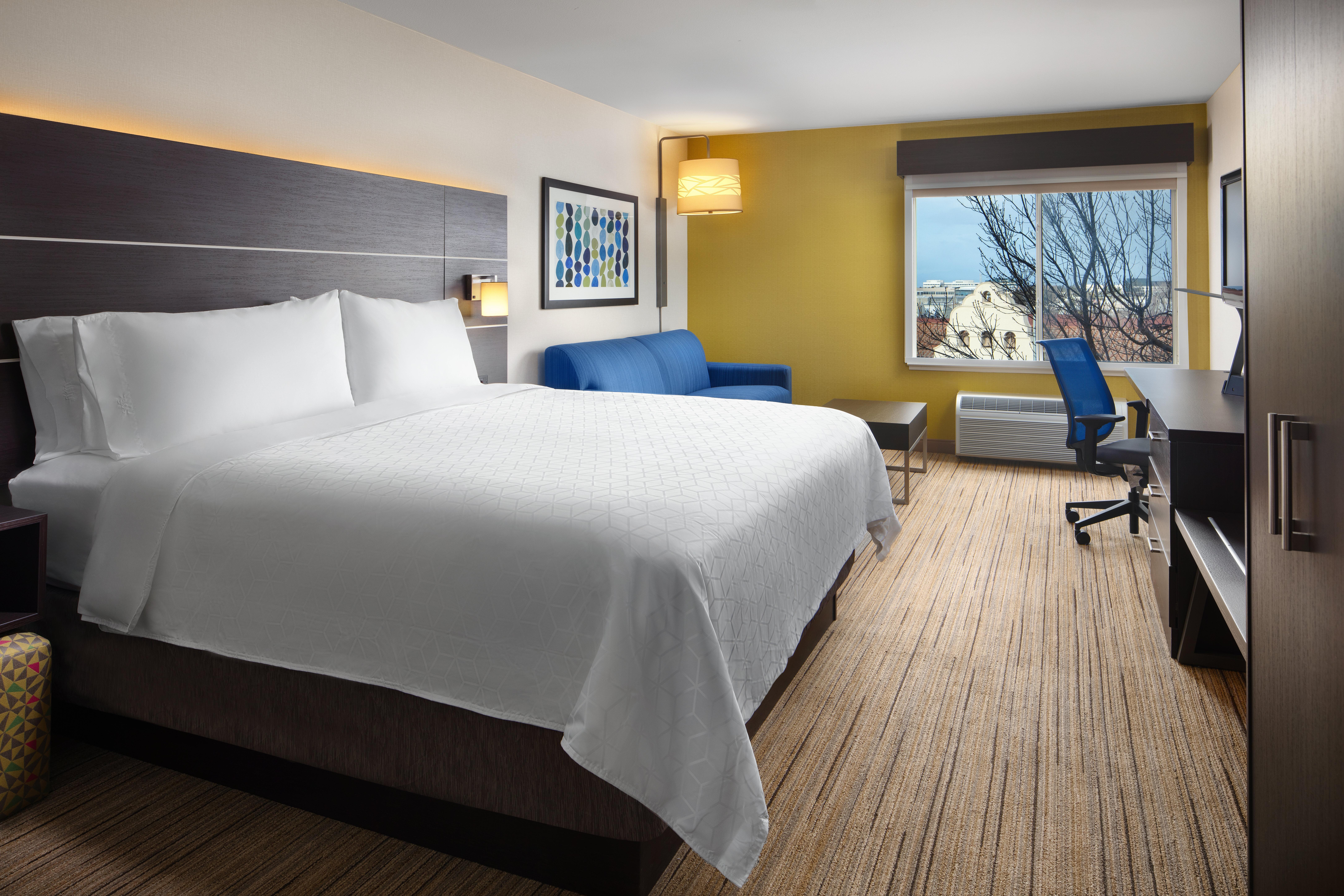 Holiday Inn Express Hotel & Suites Belmont By Ihg Exterior photo