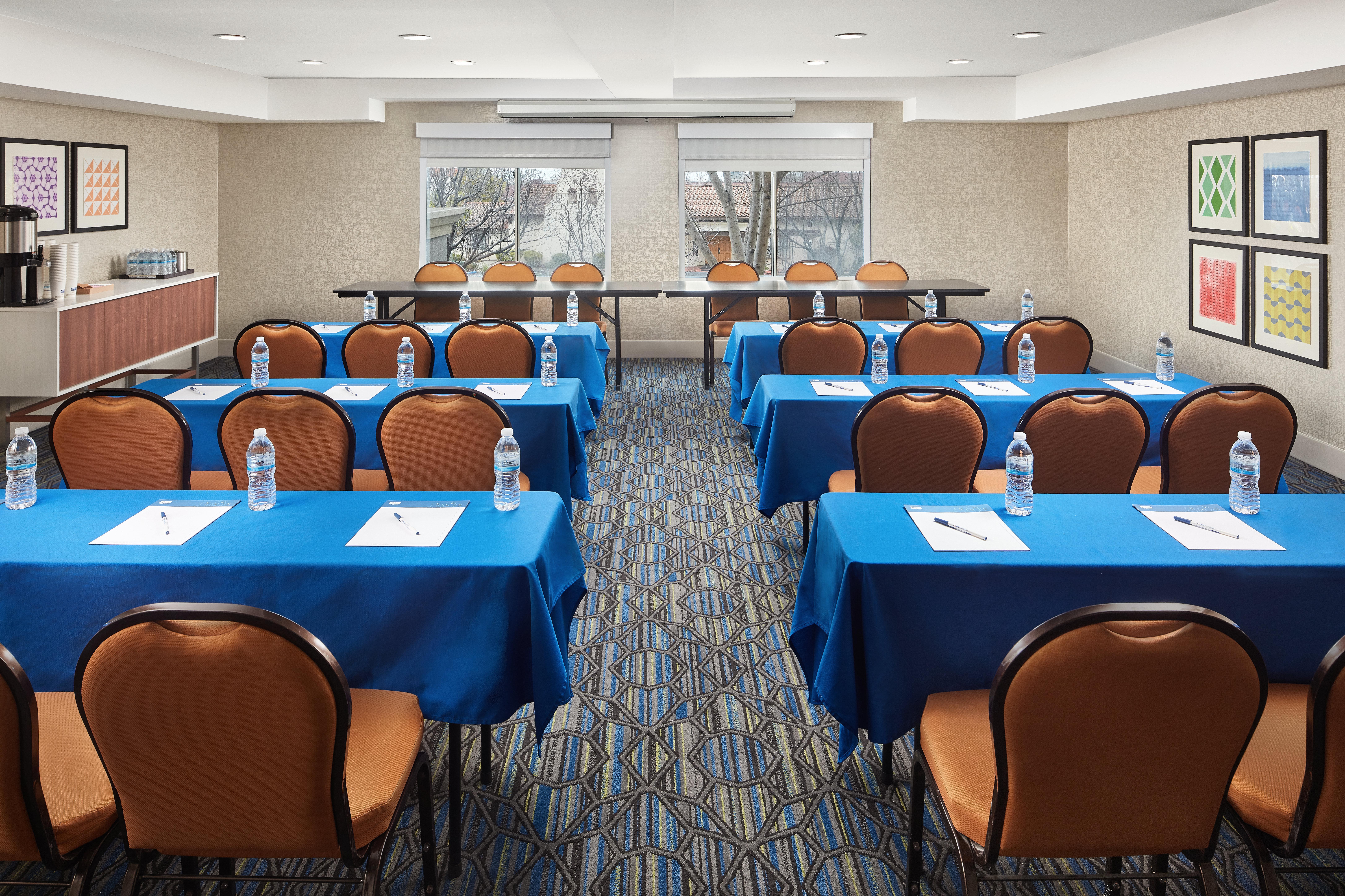 Holiday Inn Express Hotel & Suites Belmont By Ihg Exterior photo