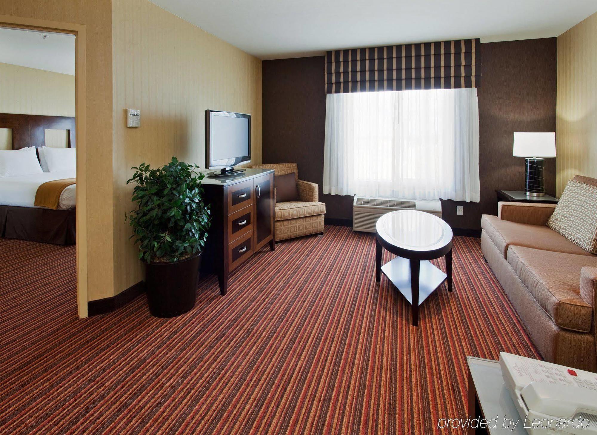 Holiday Inn Express Hotel & Suites Belmont By Ihg Room photo