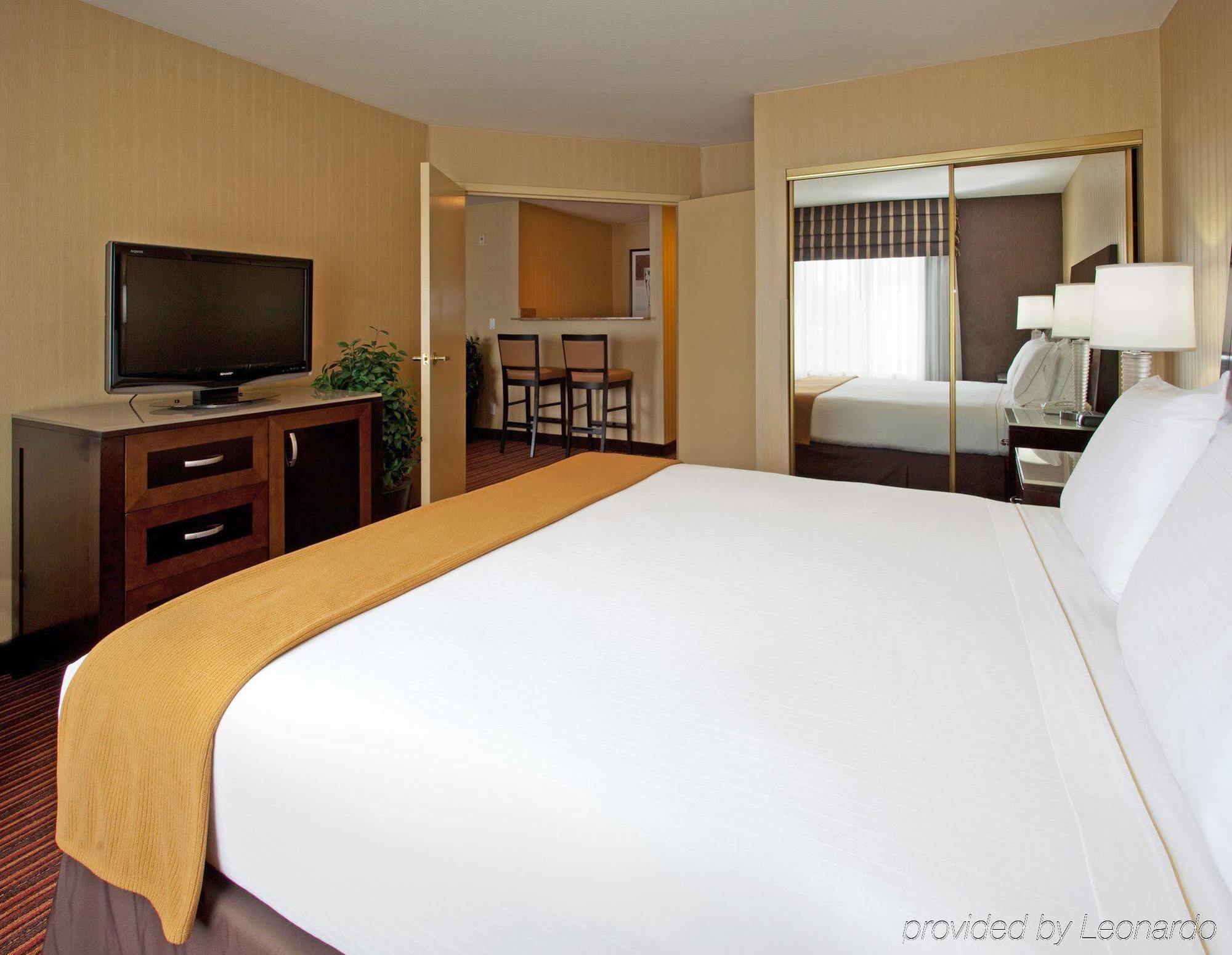 Holiday Inn Express Hotel & Suites Belmont By Ihg Exterior photo