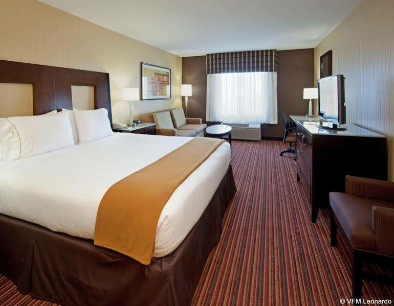 Holiday Inn Express Hotel & Suites Belmont By Ihg Exterior photo