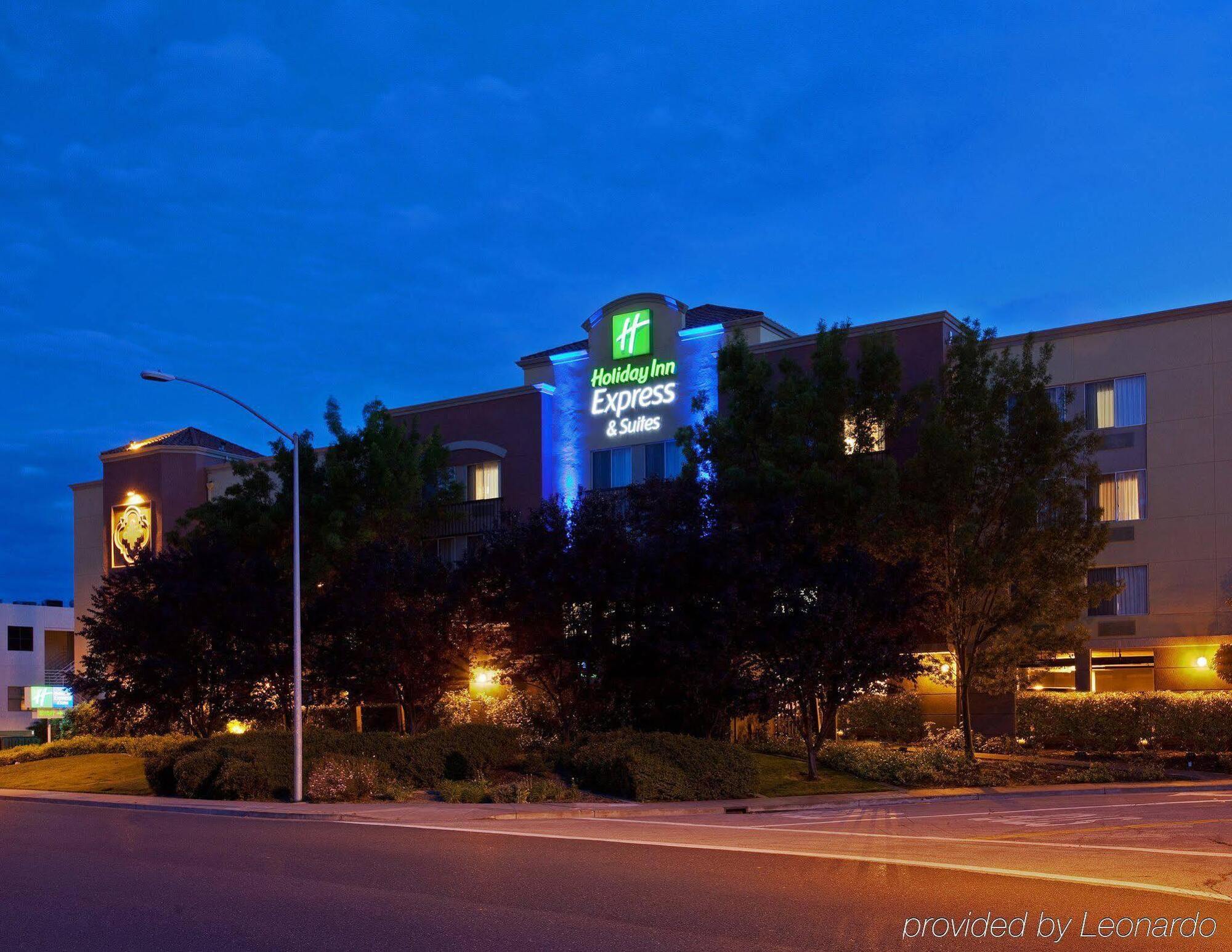 Holiday Inn Express Hotel & Suites Belmont By Ihg Exterior photo