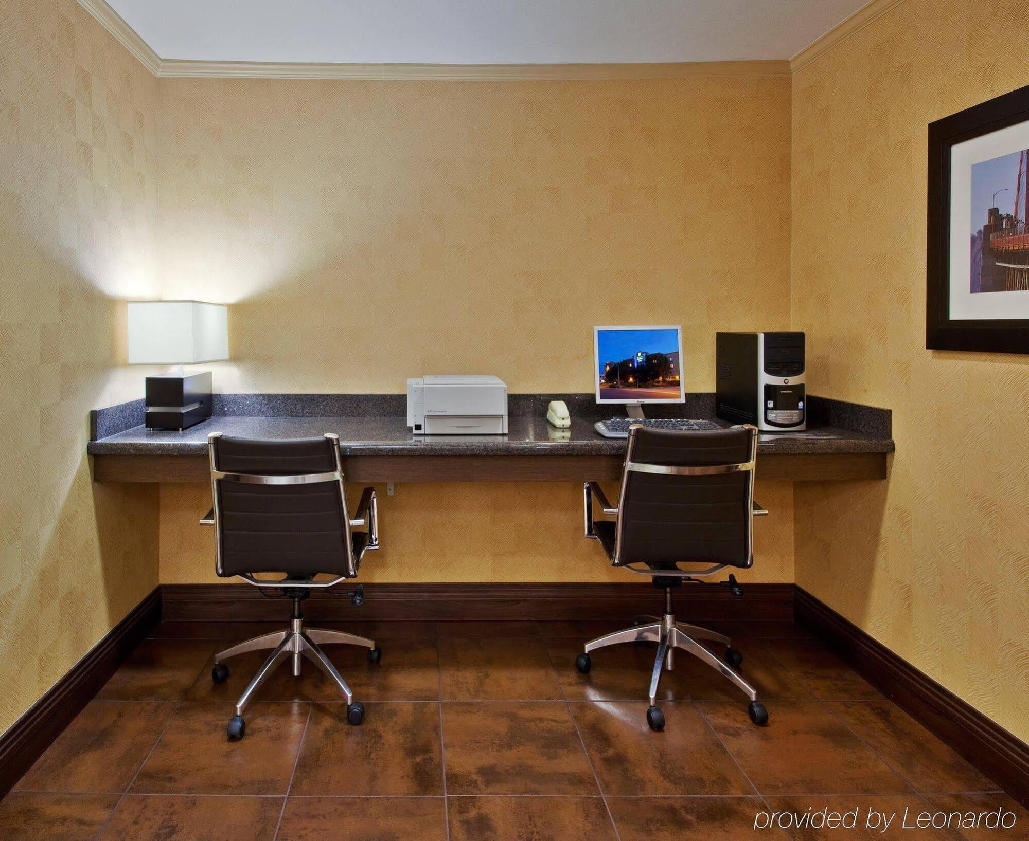 Holiday Inn Express Hotel & Suites Belmont By Ihg Exterior photo