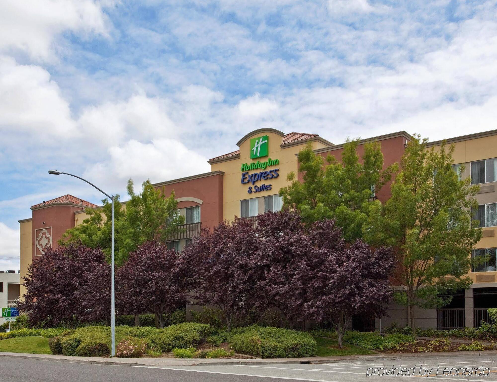 Holiday Inn Express Hotel & Suites Belmont By Ihg Exterior photo
